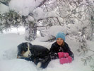Leslie har sällskap i snön